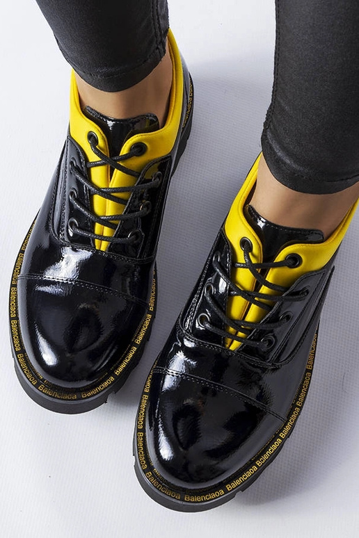 Czarno-żółte lakierowane półbuty...