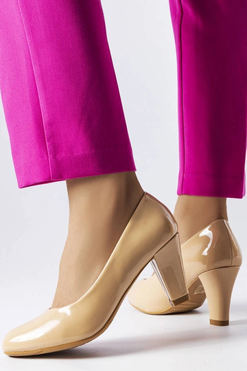 Beżowe lakierowane czółenka... 2