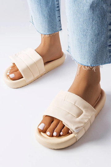 Beżowe klapki zapinane na...