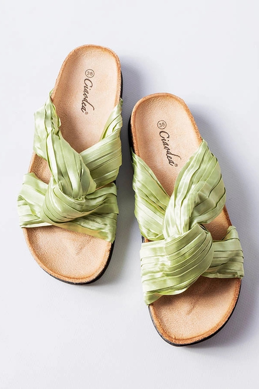 Beżowe klapki z łańcuchem Levy