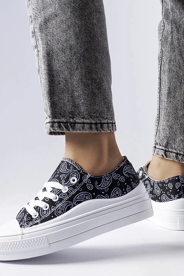 Black trainers Beat 2