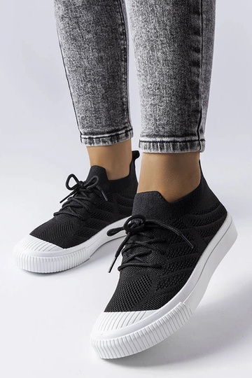 Black trainers Beat