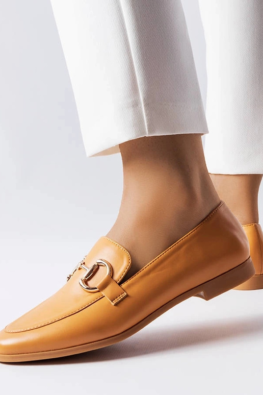 Brązowe mokasyny na płaskim obcasie...