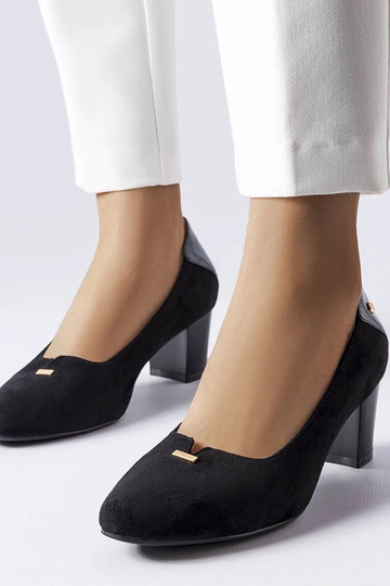 Czarne eleganckie czółenka...