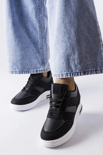 Czarne sneakersy na...