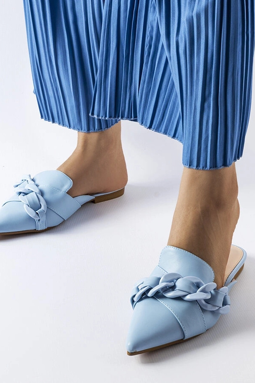 Niebieskie klapki z łańcuchem Patenaude