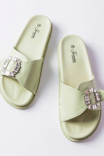 Beżowe klapki z łańcuchem Levy 2