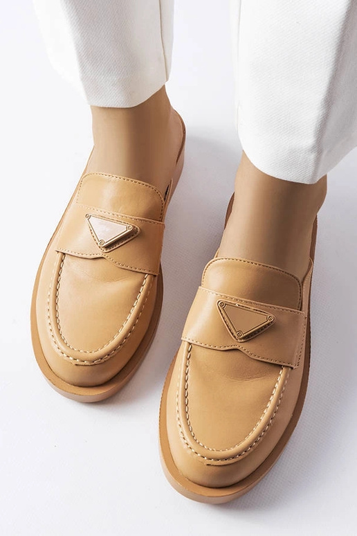 Beżowe klapki z łańcuchem Levy