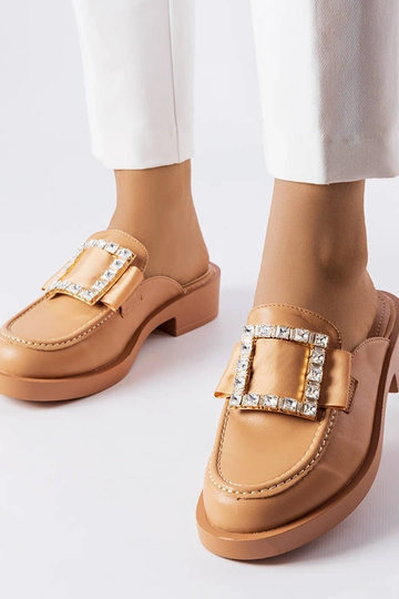 Brązowe klapki z...