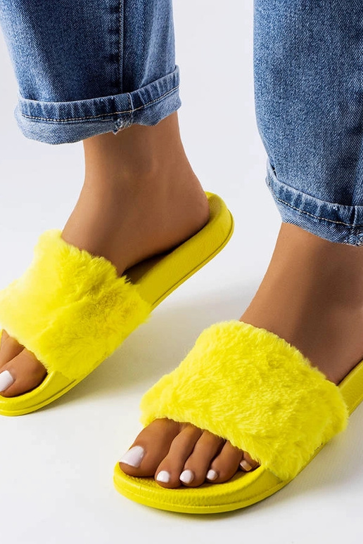 Beżowe klapki z łańcuchem Levy