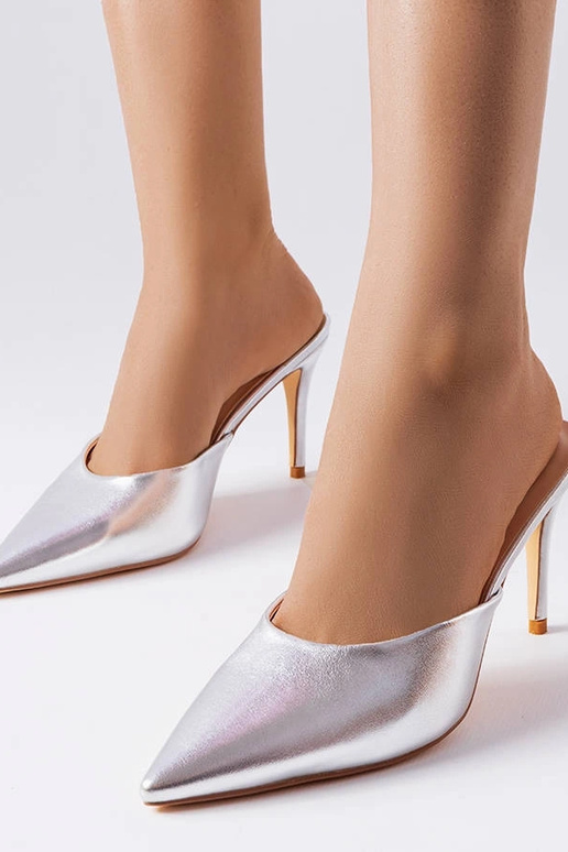 Srebrne klapki na szpilce Drainer