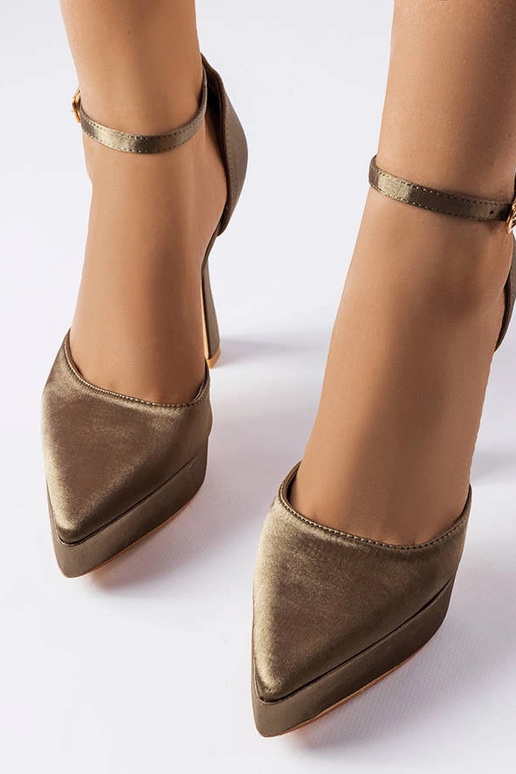 Beige high heels Thrower