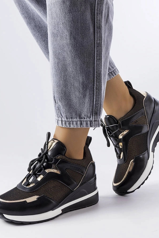 Czarno-złote sneakersy na koturnie...