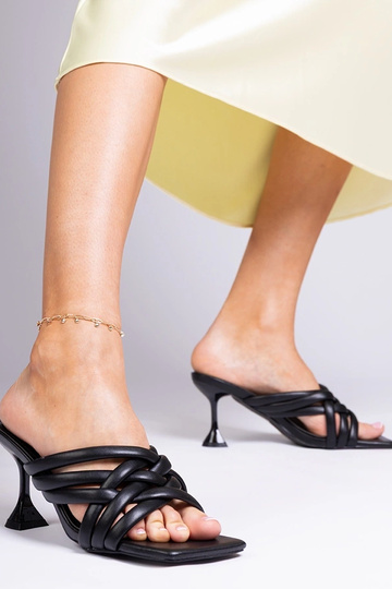 Czarne eleganckie klapki na... 2