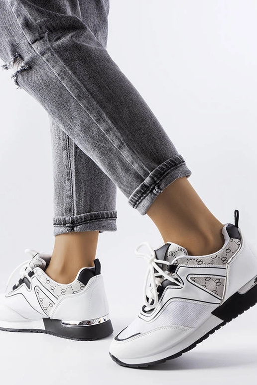 Białe sneakersy ze złotymi elementami...