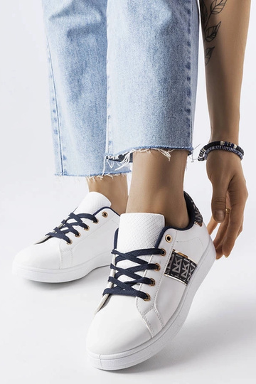 Białe sneakersy ze zdobioną... 2