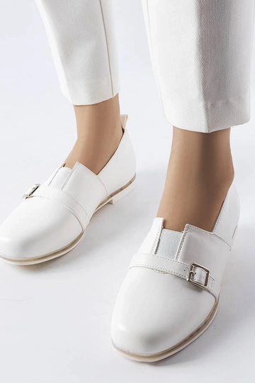 Białe półbuty ze skórzana...