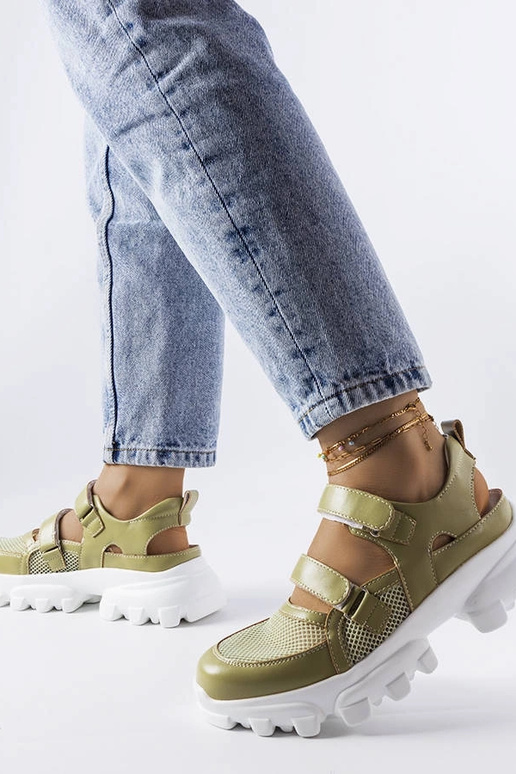 Zielone sneakersy na masywnej... Zielone sneakersy na masywnej...