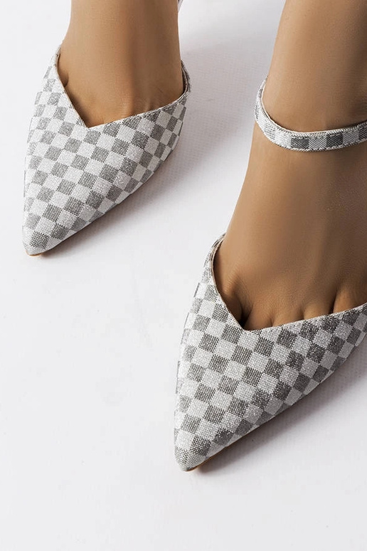 Szare szpilki błyszczące w...