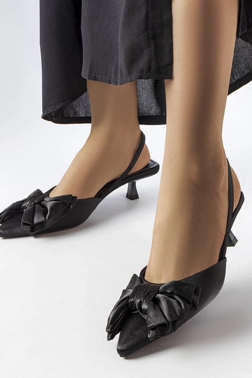 Czarne szpilki z kokardką Burlington