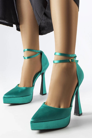 Beige high heels Thrower