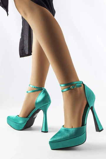 Beige high heels Thrower 2