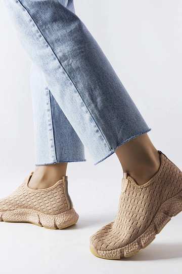 Beżowe sportowe sneakersy...