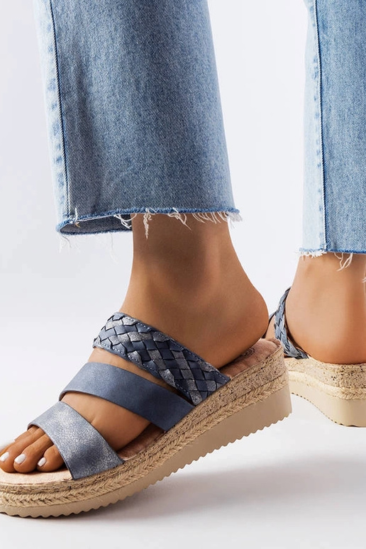 Niebieskie klapki na koturnie Boston