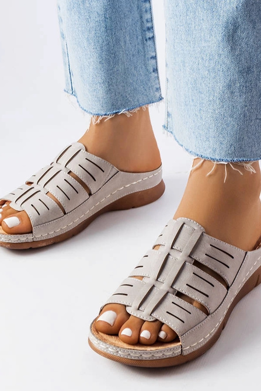 Szare klapki na koturnie Jersey