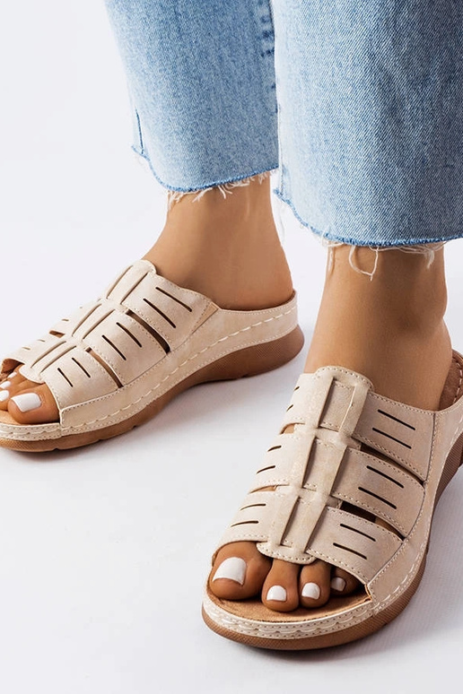 Beżowe klapki na koturnie Jersey