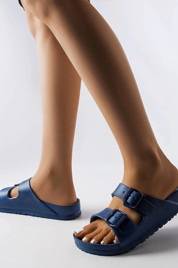 Granatowe gumowe klapki z... 2