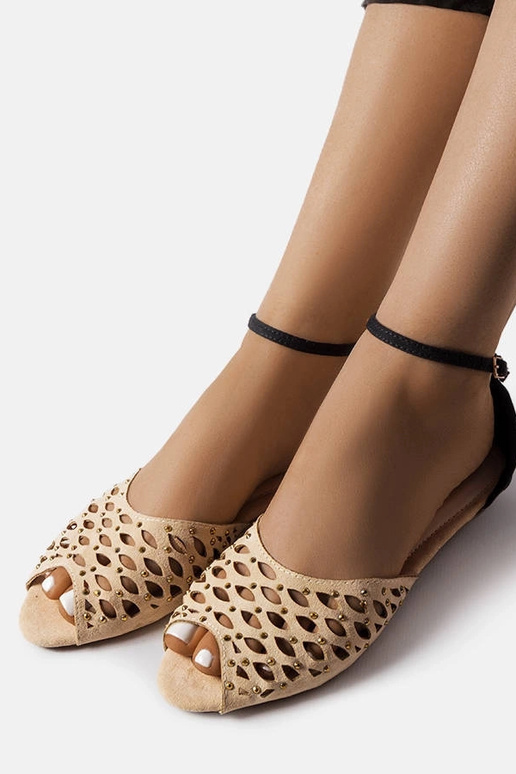 Beżowe ażurowe sandały z cyrkoniami...