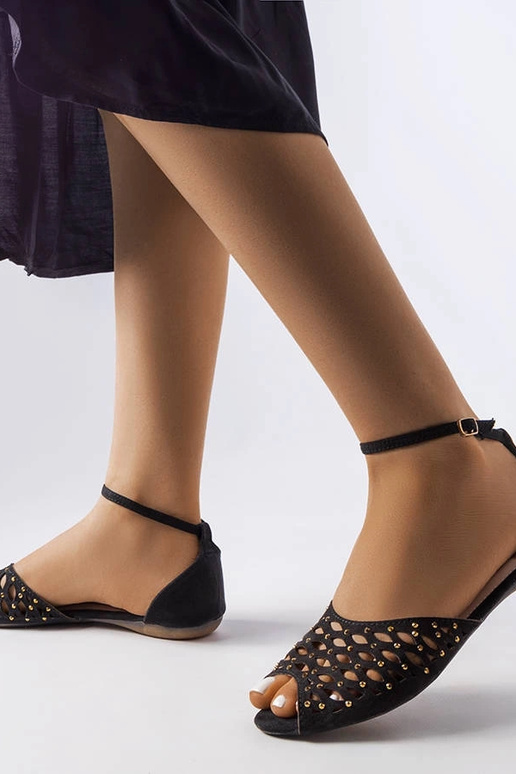 Czarne ażurowe sandały z cyrkoniami...