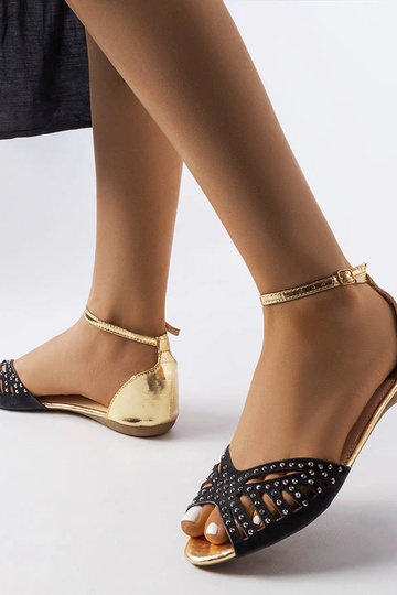 Czarne ażurowe sandały z... 2