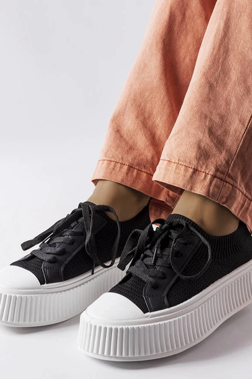 Czarne materiałowe trampki na... Czarne materiałowe trampki na...