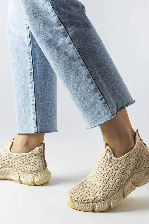 Jasnobeżowe sportowe sneakersy...