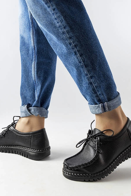 Czarne sznurowane półbuty Tuva