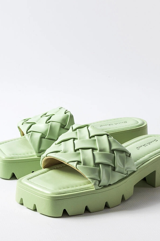 Zielone klapki na traktorowej...