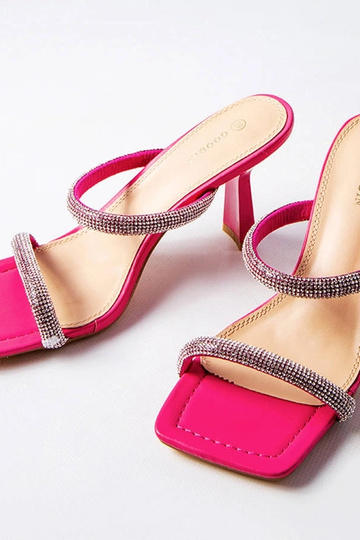 Różowe klapki na szpilce... 2