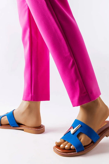 Niebieskie płaskie klapki...