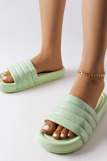 Zielone klapki zdobione... 2