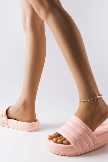 Różowe klapki zdobione... 2