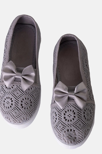 Green sneakers for kids... 2