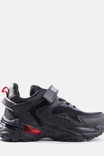 Czarne sneakersy na rzepy...