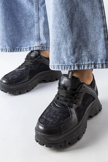 Czarne masywne sneakersy...