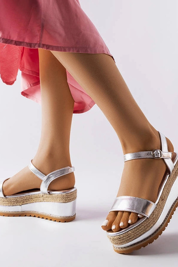 Srebrne sandały na koturnie... 2