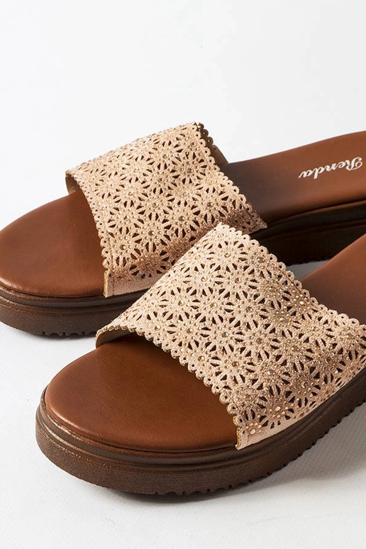 Różowe ażurowe klapki z cyrkoniami...