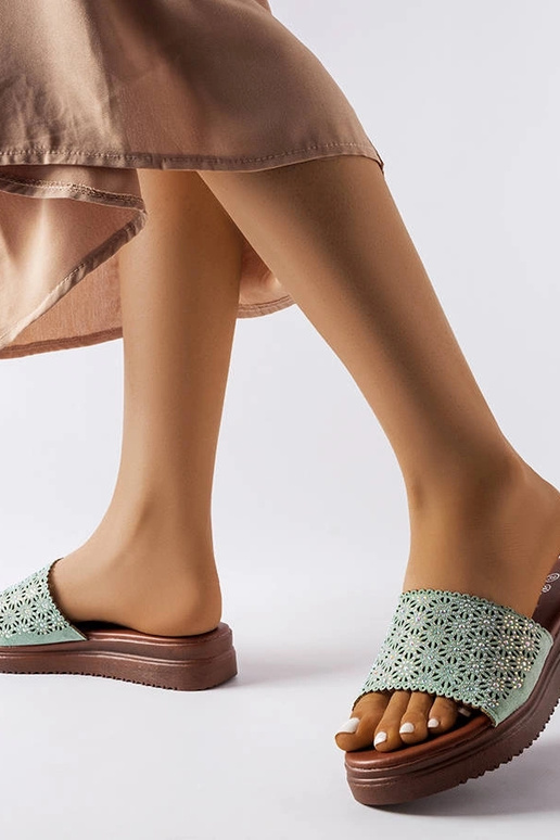 Zielone ażurowe klapki z cyrkoniami...