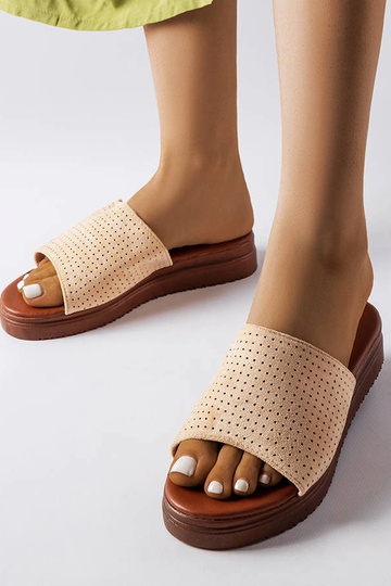 Beżowe klapki z ażurową... 2