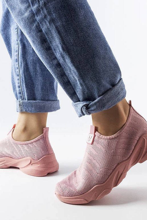 Różowe materiałowe buty sportowe...